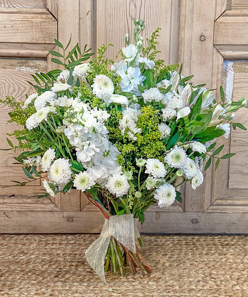 llego la pascua sus gallinas gallos conejos y huevos — Mar de Flores