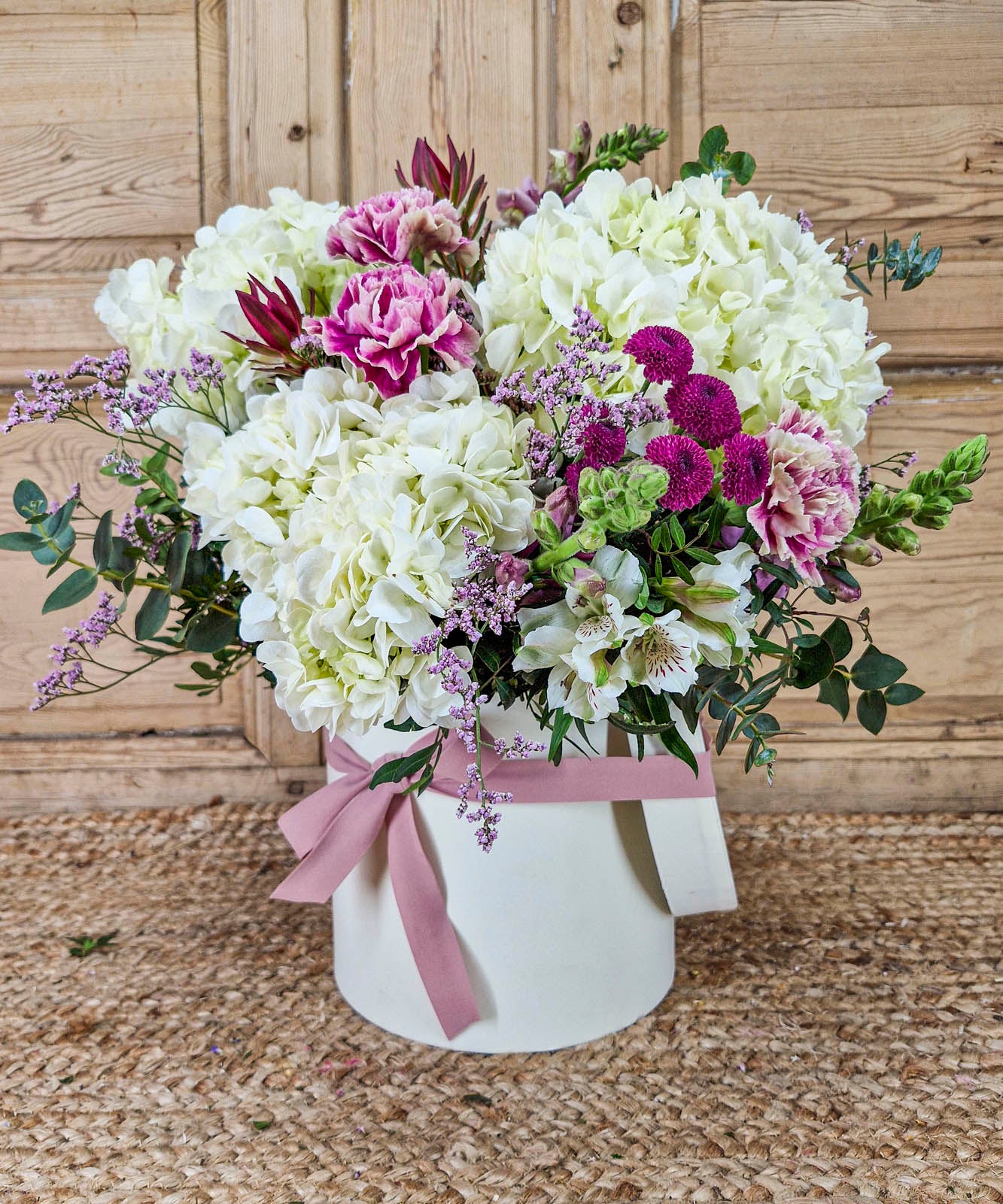 Nora, caja con Hortensias