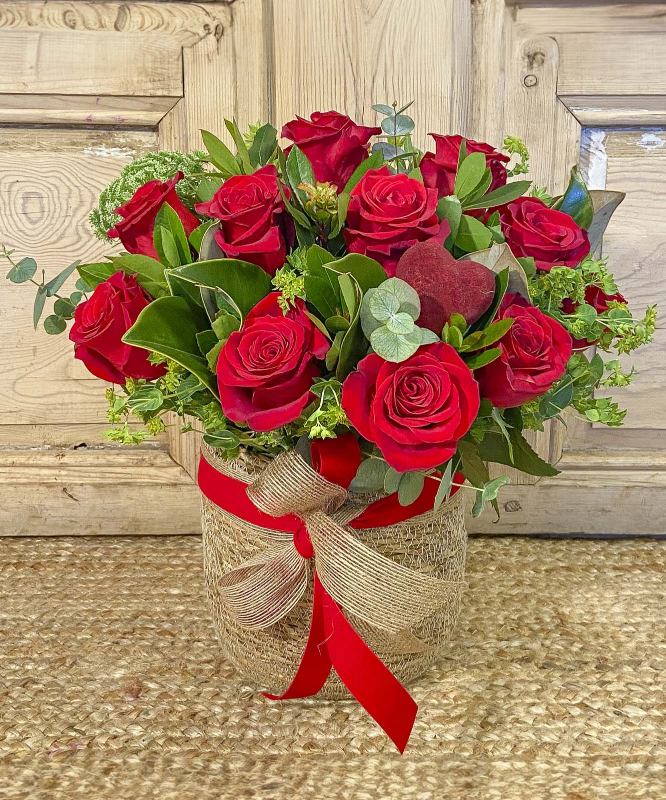 Turín, cesta de Rosas rojas